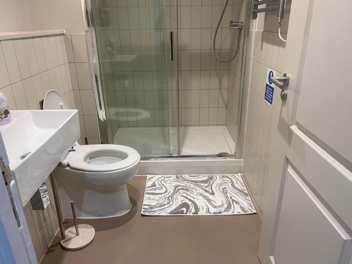 Apartamento New Luxury Cyberpunk 1bed Studio Serviced Notting Hill Free Wifi & Netflix Location Perfect For Solo & Coupled Guests Londres