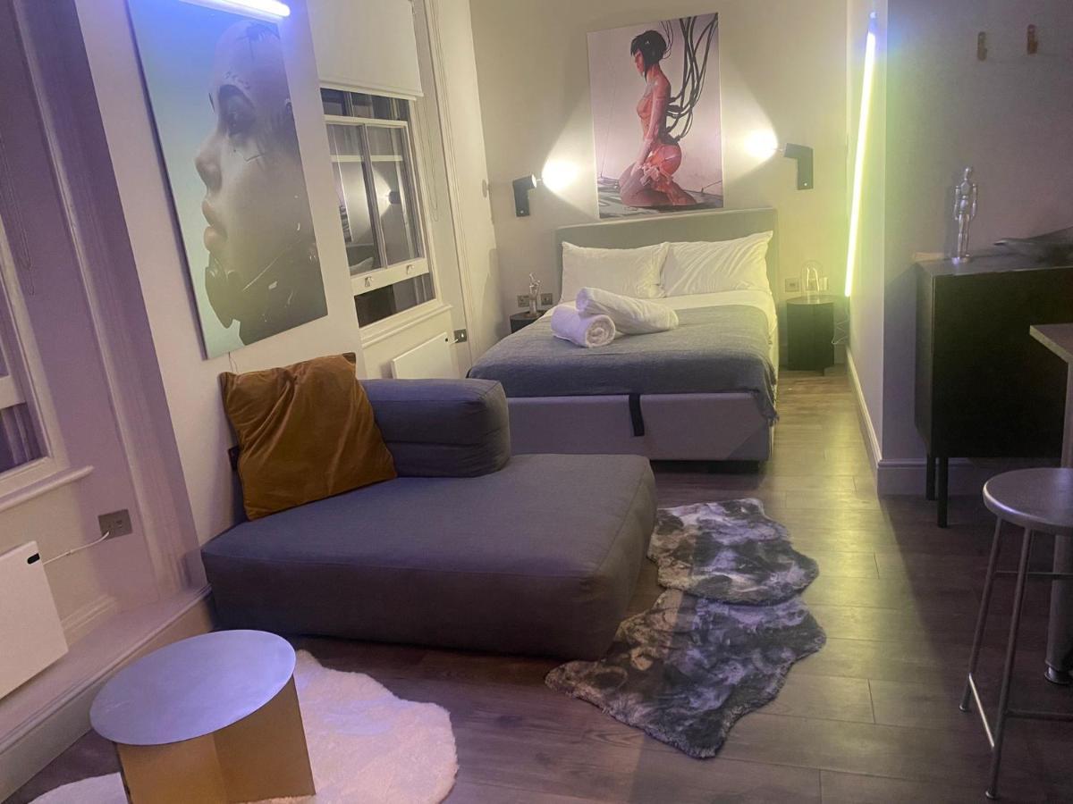 New Luxury Cyberpunk 1bed Studio Serviced Notting Hill Free Wifi & Netflix Location Perfect For Solo & Coupled Guests Londres