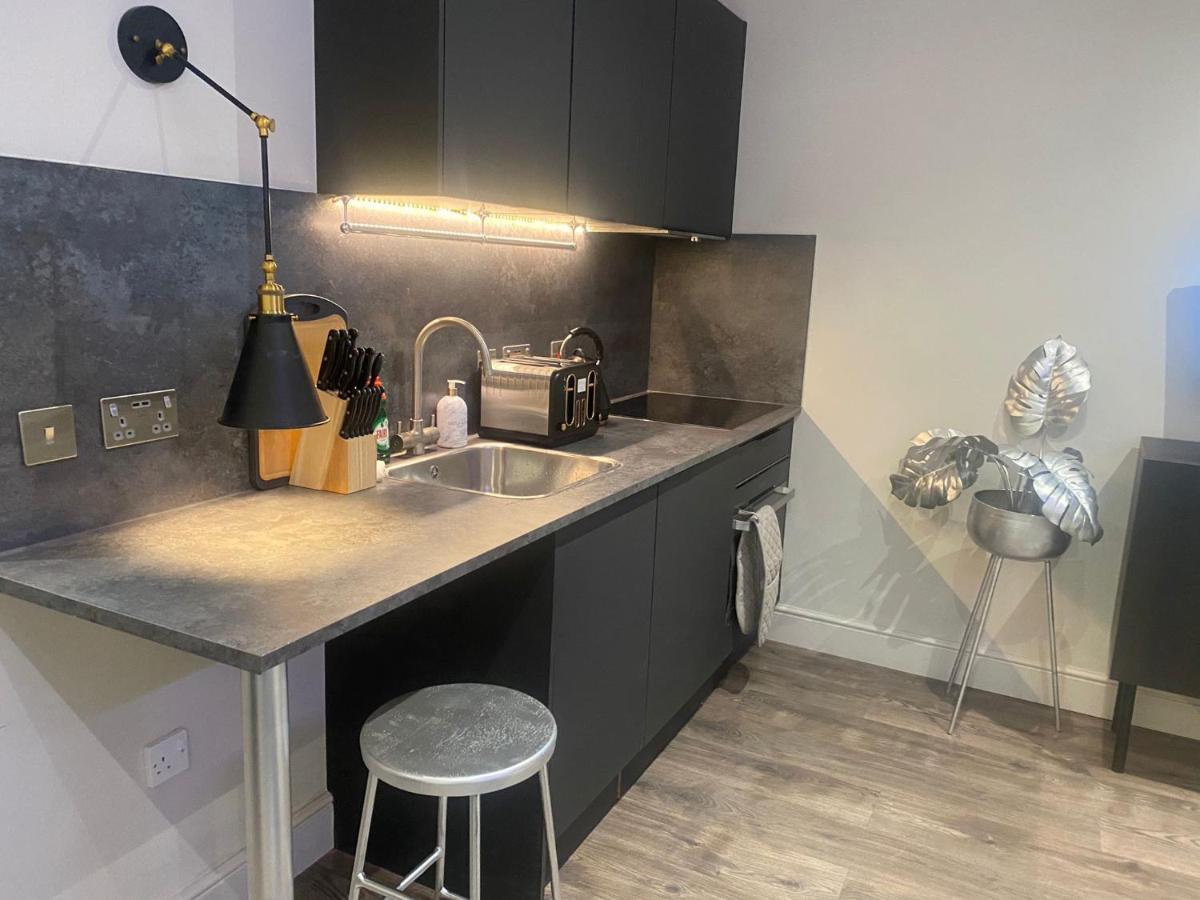 New Luxury Cyberpunk 1bed Studio Serviced Notting Hill Free Wifi & Netflix Location Perfect For Solo & Coupled Guests Apartamento *