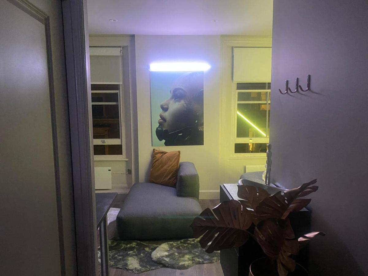New Luxury Cyberpunk 1bed Studio Serviced Notting Hill Free Wifi & Netflix Location Perfect For Solo & Coupled Guests Appartement