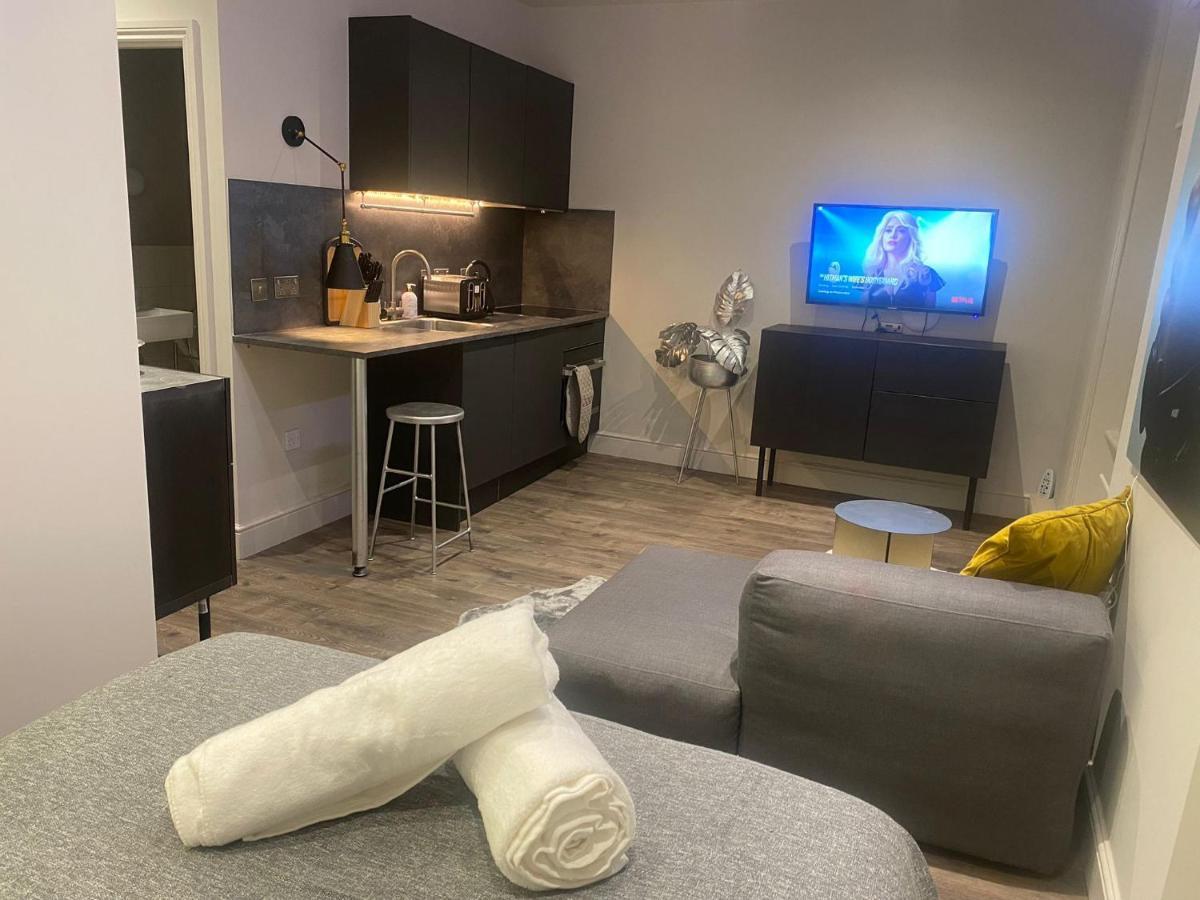 New Luxury Cyberpunk 1bed Studio Serviced Notting Hill Free Wifi & Netflix Location Perfect For Solo & Coupled Guests * Londen