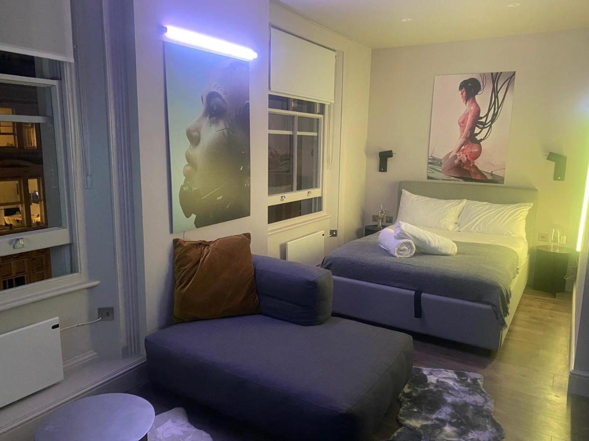 Appartement New Luxury Cyberpunk 1bed Studio Serviced Notting Hill Free Wifi & Netflix Location Perfect For Solo & Coupled Guests Londen