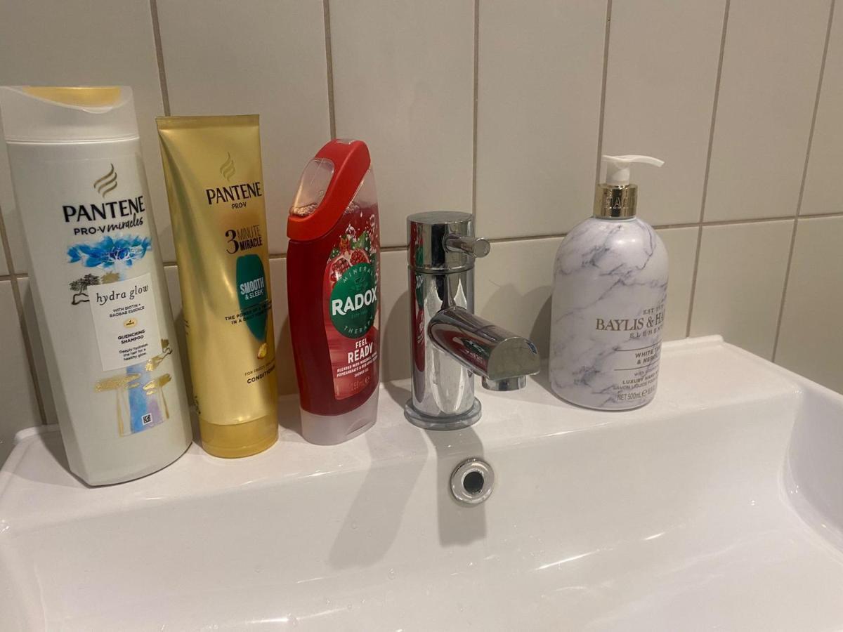 New Luxury Cyberpunk 1bed Studio Serviced Notting Hill Free Wifi & Netflix Location Perfect For Solo & Coupled Guests Londen