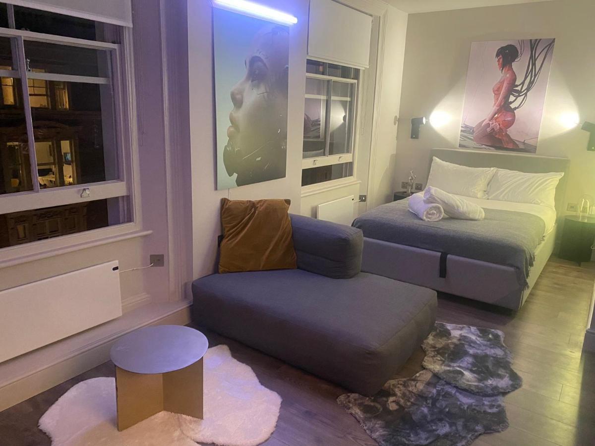 New Luxury Cyberpunk 1bed Studio Serviced Notting Hill Free Wifi & Netflix Location Perfect For Solo & Coupled Guests Londen