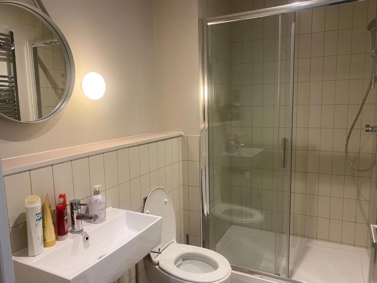 New Luxury Cyberpunk 1bed Studio Serviced Notting Hill Free Wifi & Netflix Location Perfect For Solo & Coupled Guests Londen