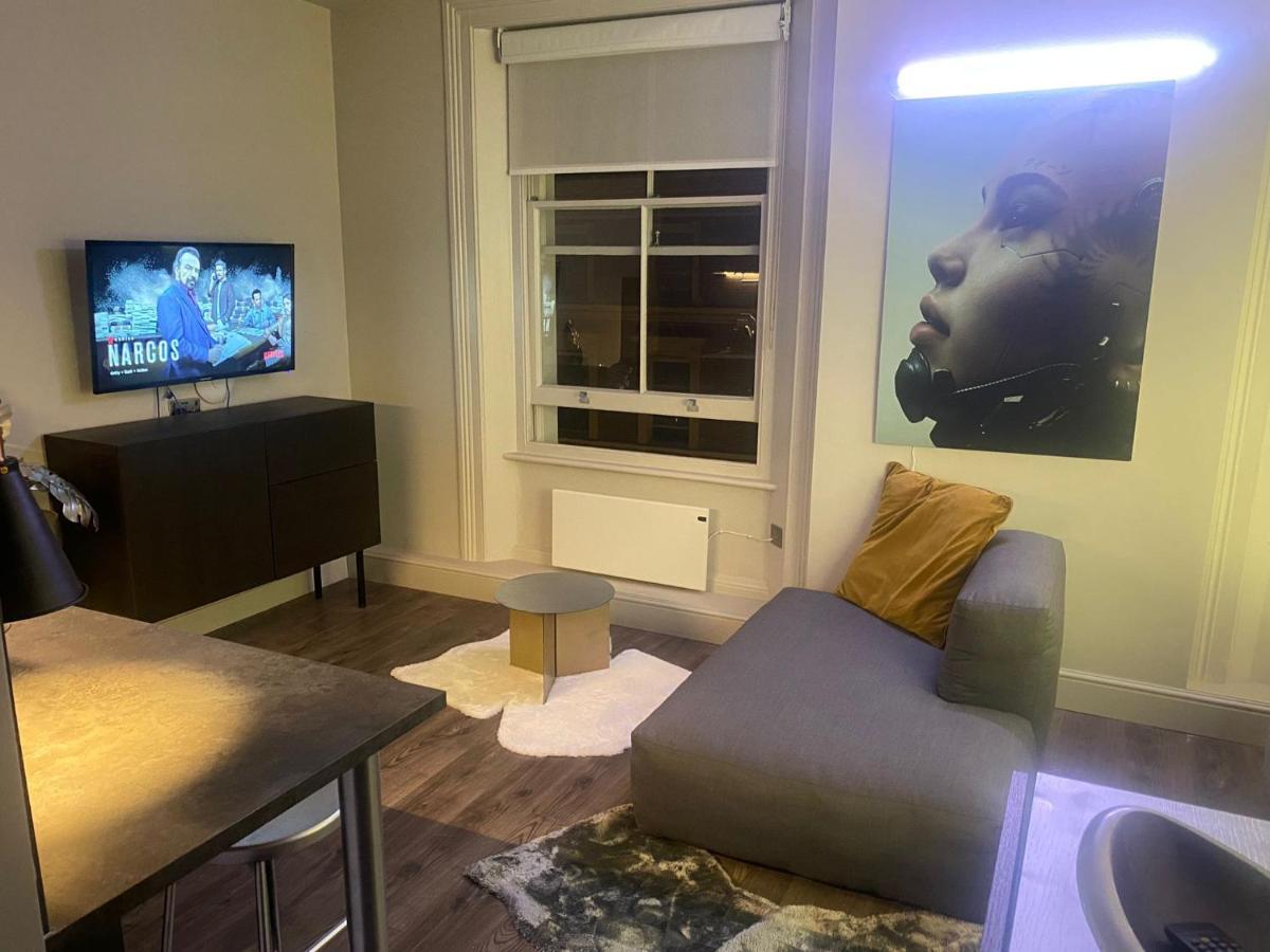 New Luxury Cyberpunk 1bed Studio Serviced Notting Hill Free Wifi & Netflix Location Perfect For Solo & Coupled Guests Appartement *